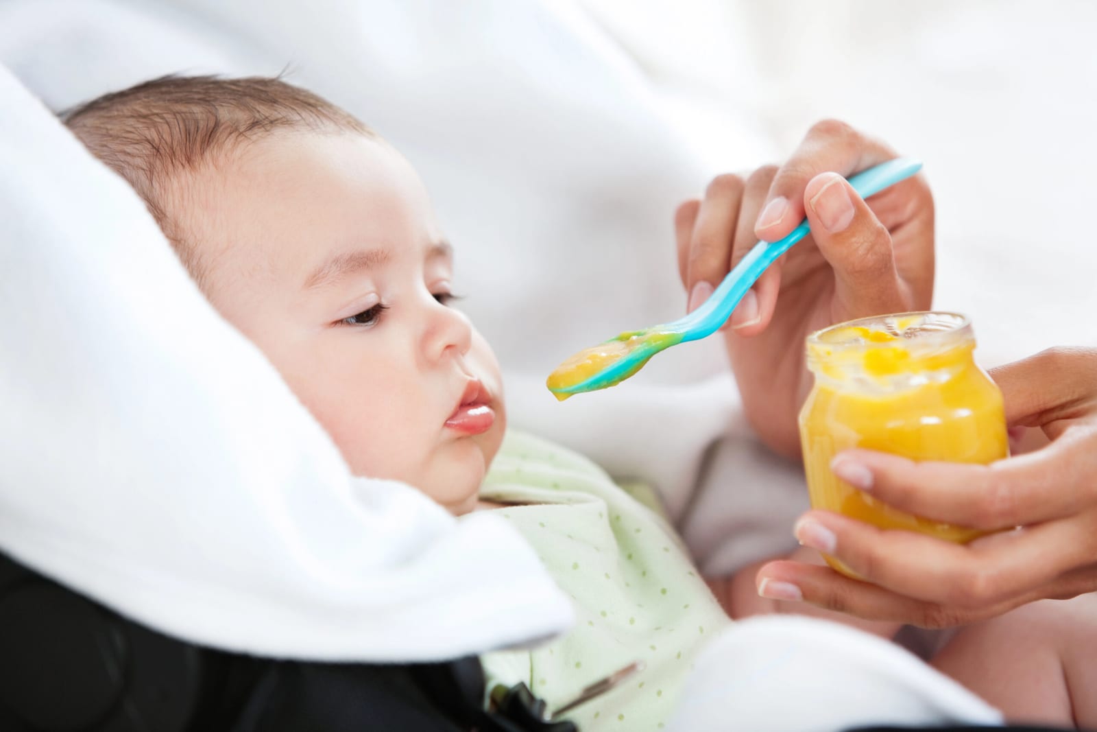 Selbstgemachte Babynahrung: Warum Vorsicht geboten ist