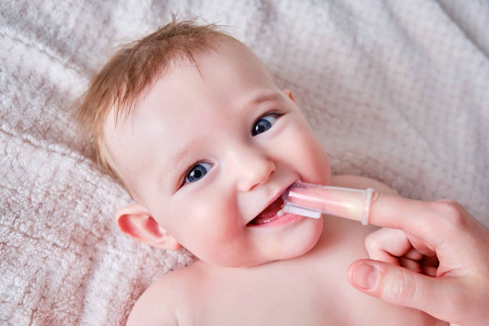 Zahnen beim Baby – wenn kleine Zähnchen große Gefühle auslösen