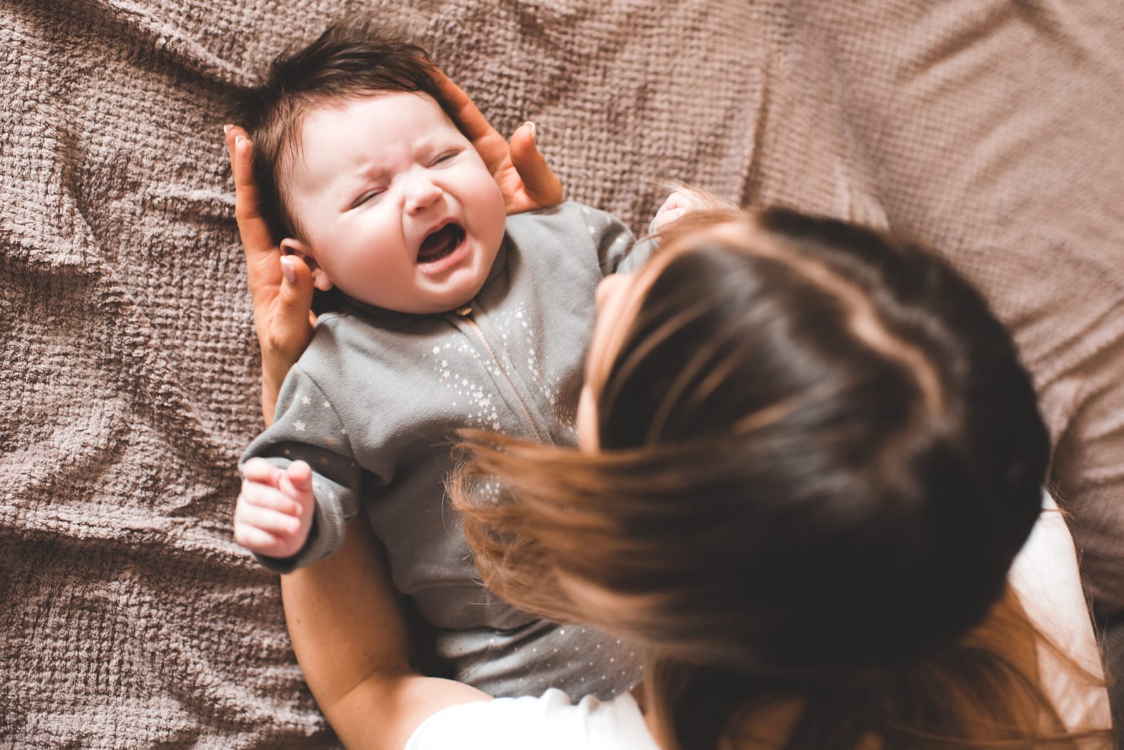 Baby schreit abends: Was hinter abendlicher Unruhe steckt und was jetzt hilft